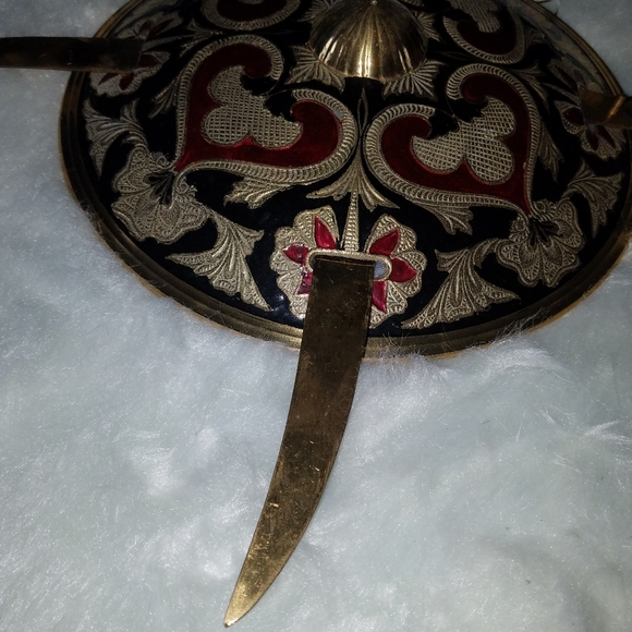 Brass Swords & Shield - Picture 5 of 14